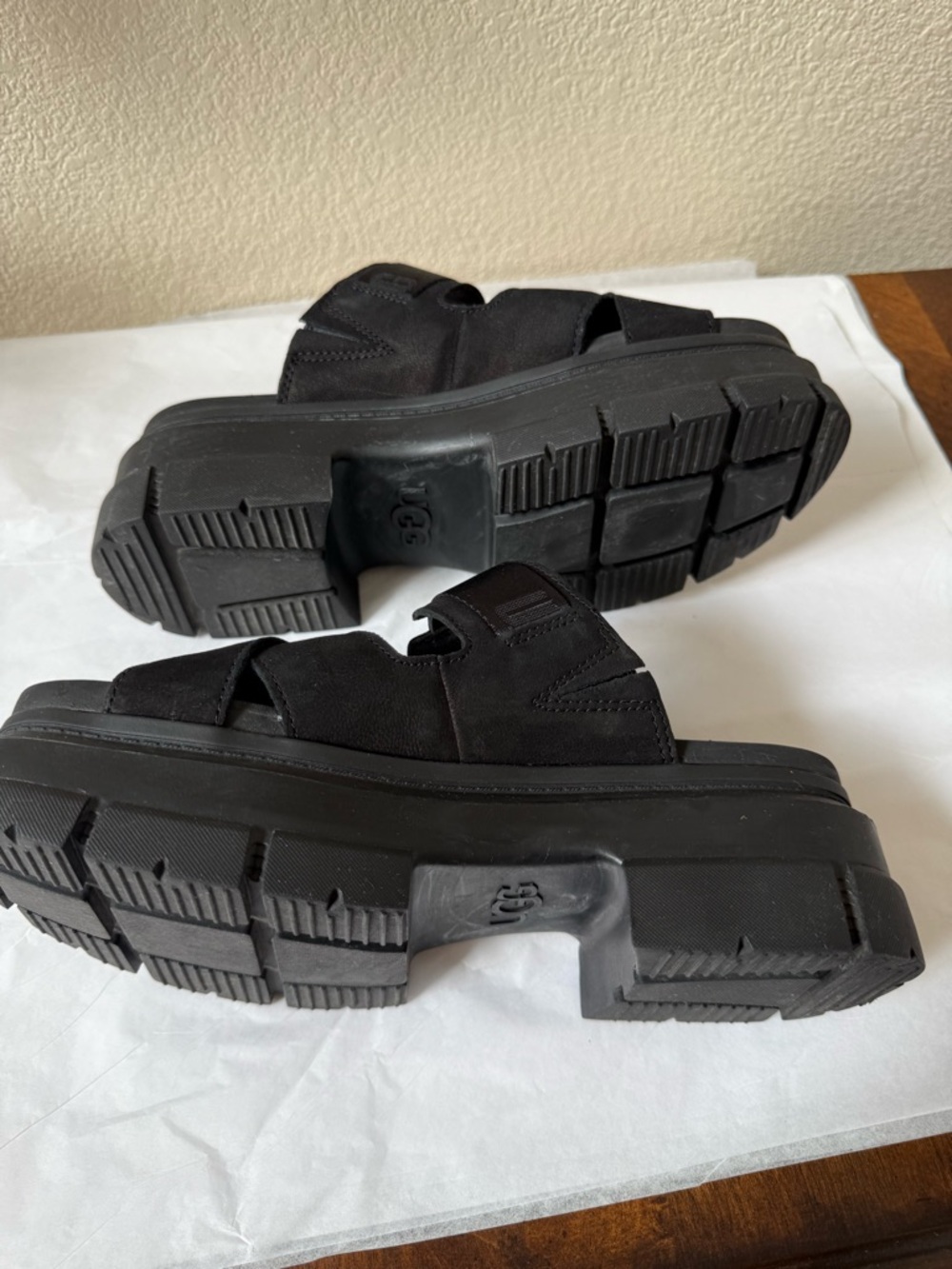 UGG Ashton Slide Platform Sandals Black Suede Size 9 EUC - Picture 12 of 14